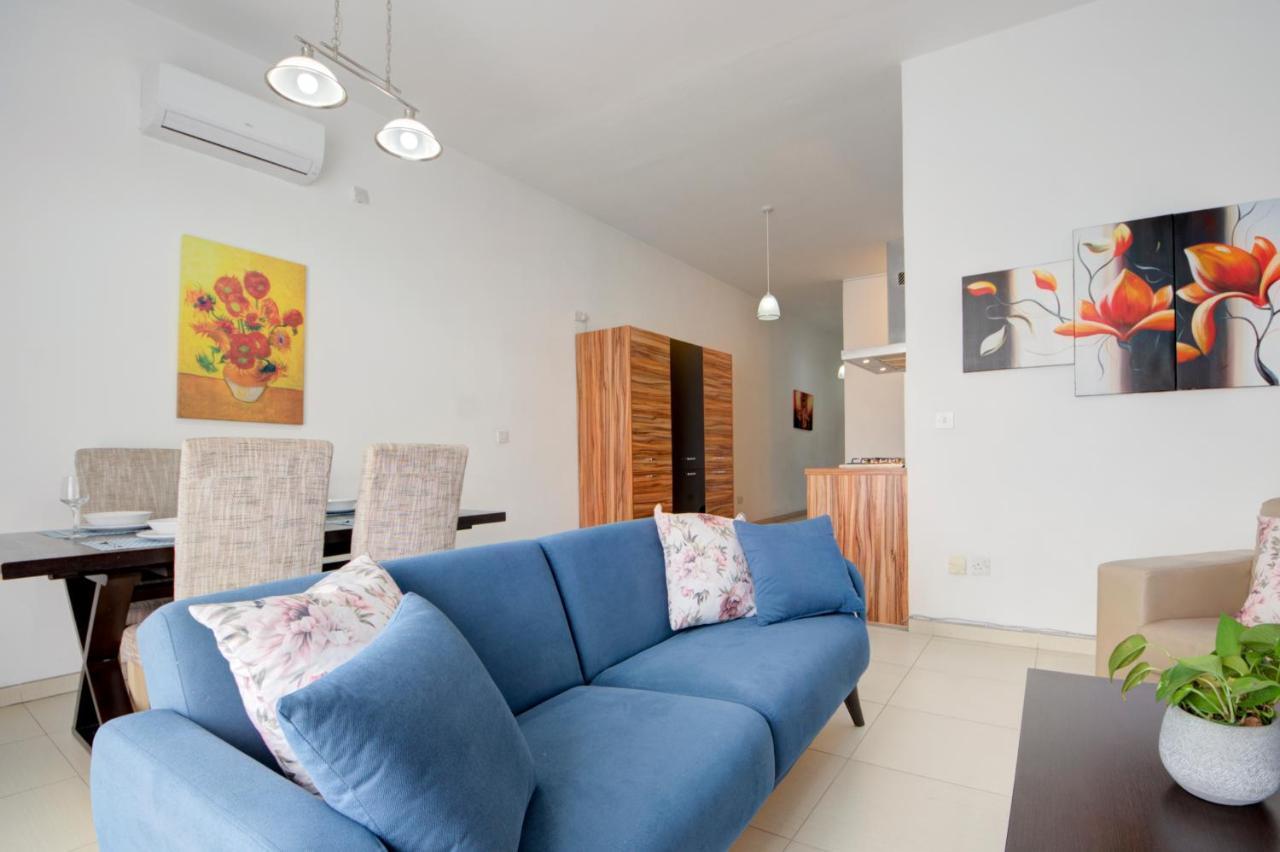 Apartamento St Julians 2 Bedroom With Commanding Seaviews By Shortletsmalta San Julián